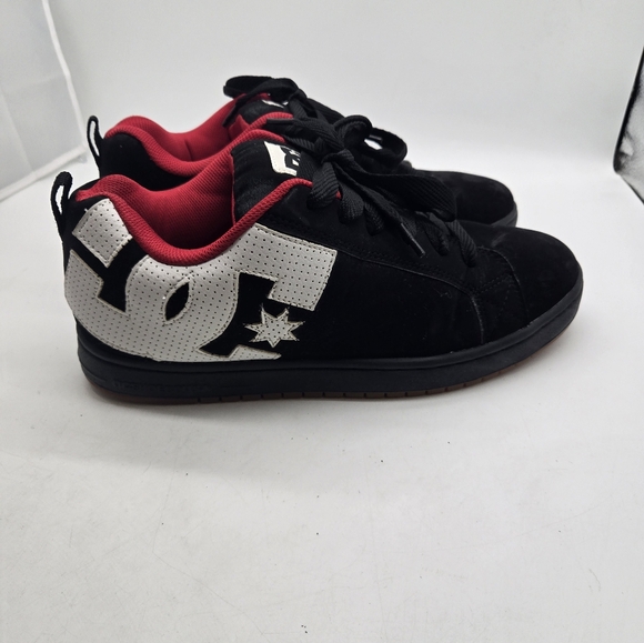 DC Court Graffik Size 12 B22 - Picture 1 of 7
